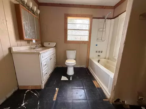 Bath - 9283 Largent Rd, Batson, TX 77519 photo 1 of 3