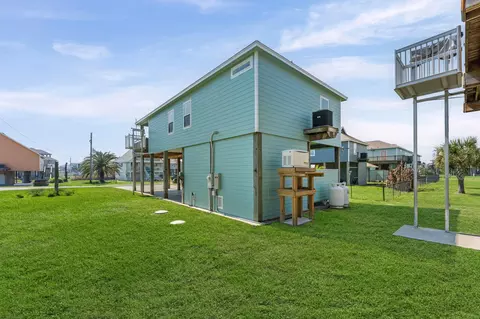 1987 Matt Dr, Crystal Beach, TX 77650