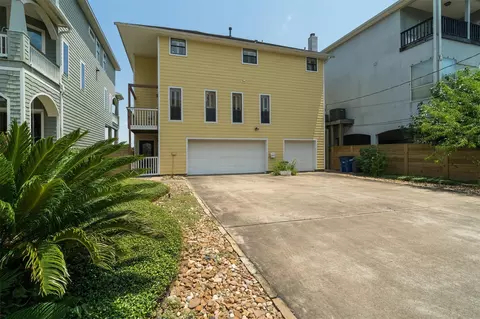 804 Bay Ave, Kemah, TX 77565