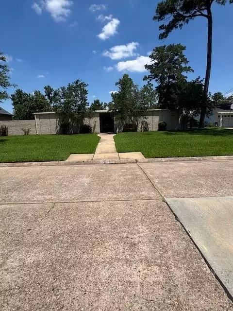 6006 Bermuda Dunes Dr, Houston, TX 77069