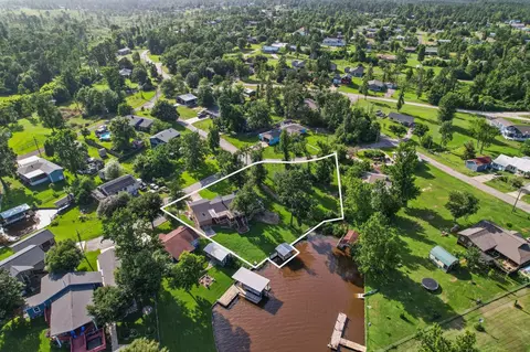 119 Elm Dr, Onalaska, TX 77360