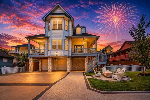 920 Grove Rd, Clear Lake Shores, TX 77565