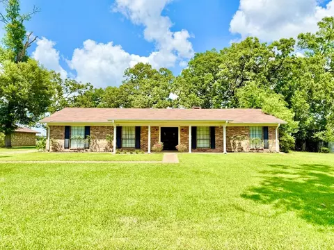 307 Trailwood Dr, Crockett, TX 75835