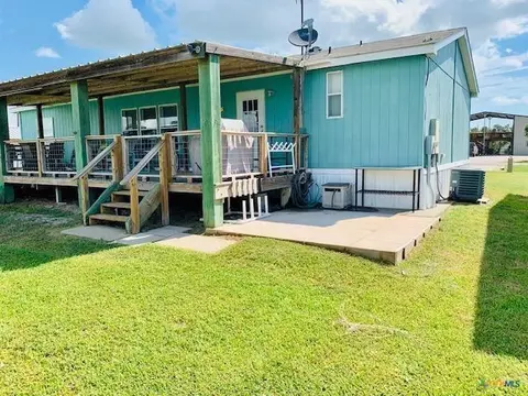 77 Blue St, Port O'connor, TX 77982