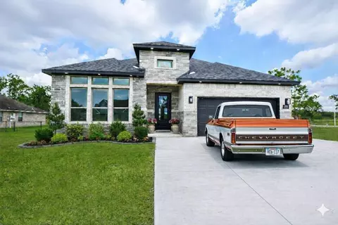 208 Silverleaf St, Sweeny, TX 77480
