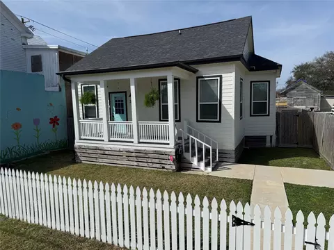 3424 Ursuline St, Galveston, TX 77550