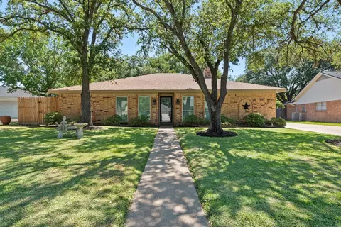 3805 Windridge Dr, Bryan, TX 77802