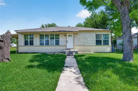 1221 Parkway St, Baytown, TX 77520