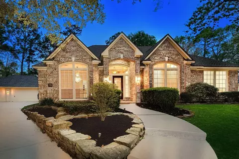 99 N Summer Cloud Dr, The Woodlands, TX 77381