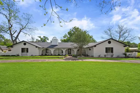 822 Surrey Ln, Wallis, TX 77485