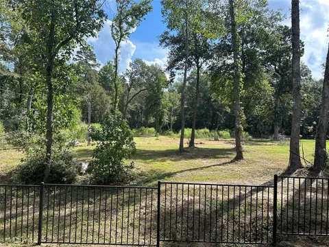 13881 Park Ave, Conroe, TX 77384 photo 2