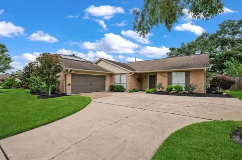 1307 Creek Hollow Dr, Seabrook, TX 77586