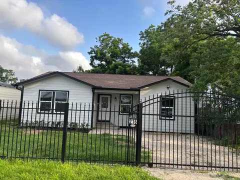 216 Burress St, Houston, TX 77022