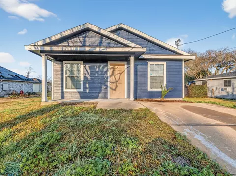 118 Brown St, La Marque, TX 77568