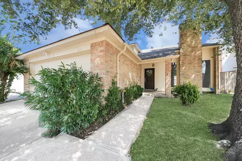 8114 Misty Ridge Ln, Houston, TX 77071