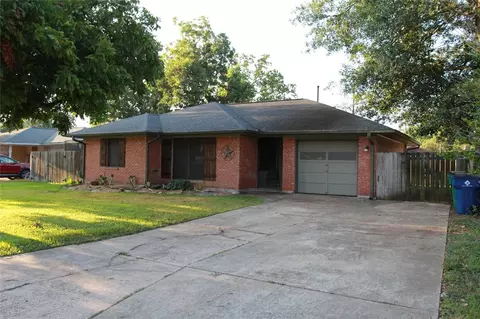 208 Swift St, Angleton, TX 77515 photo 1