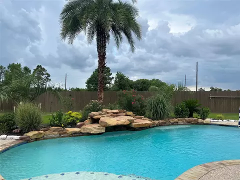 12403 Emerald Ln, Mont Belvieu, TX 77535