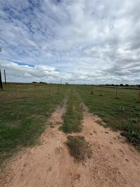 5501 Falke-heinrich Rd, Schulenburg, TX 78956
