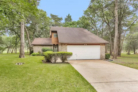 105 Seminole Dr, New Ulm, TX 78950