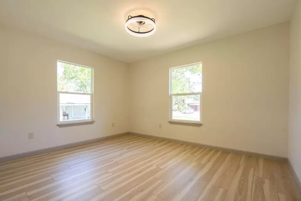 Bedroom - 58 Hybiscus Ct, Lake Jackson, TX 77566 photo 2 of 7