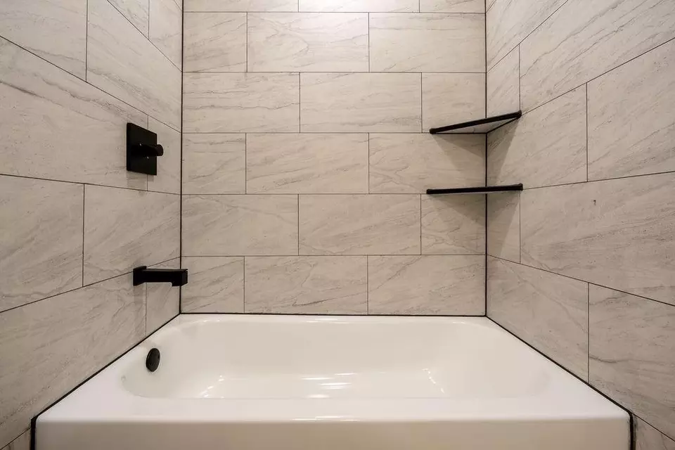 Bath - 58 Hybiscus Ct, Lake Jackson, TX 77566 photo 5 of 6