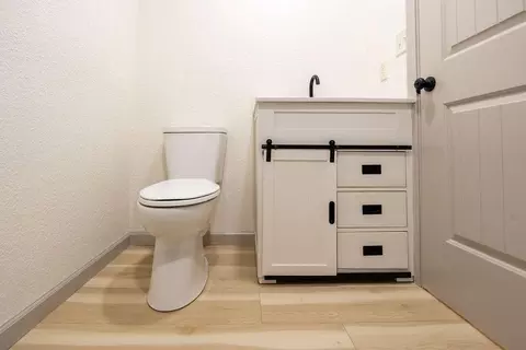 Bath - 58 Hybiscus Ct, Lake Jackson, TX 77566 photo 1 of 6