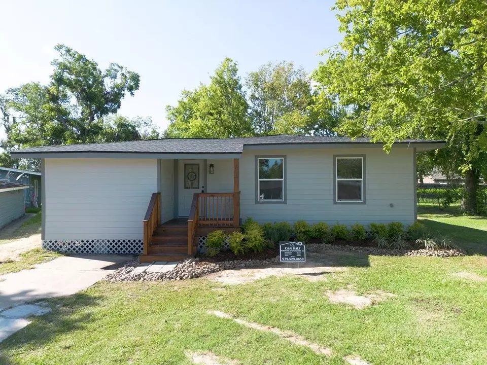 Exterior - 58 Hybiscus Ct, Lake Jackson, TX 77566 photo 2 of 3