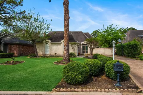 1450 Trace Dr, Houston, TX 77077