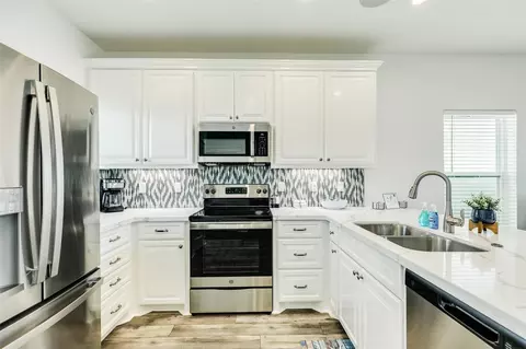 Kitchen - 109 D Santar Loop, Surfside Beach, TX 77541 photo 2 of 3