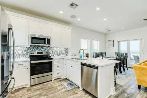 Kitchen - 109 D Santar Loop, Surfside Beach, TX 77541 photo 3 of 3