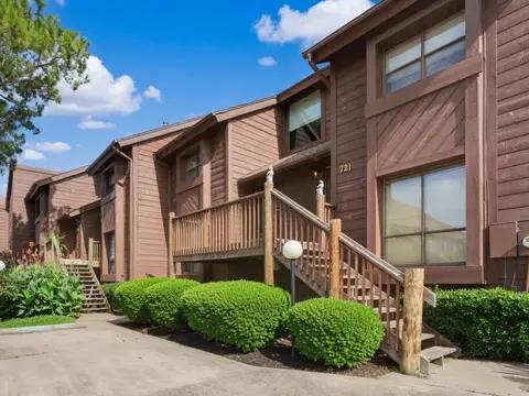 723 Davis Rd, League City, TX 77573