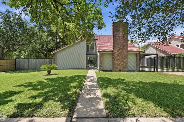 6107 Vinewood Dr, Houston, TX 77088