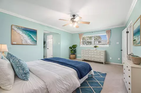 7730 Chantilly Cir, Galveston, TX 77551