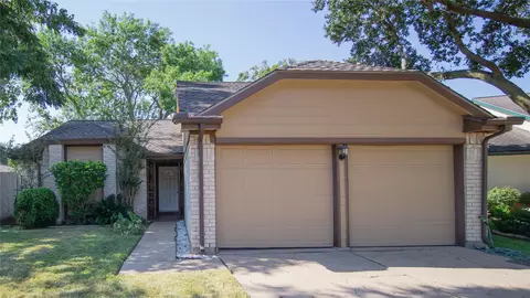 2206 Sunswept Ct, Sugar Land, TX 77478
