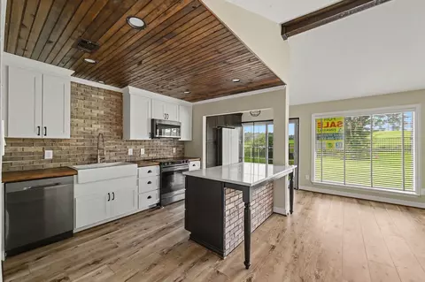 Kitchen - 41 Driving Range Ln, Trinity, TX 75862 photo 3 of 3