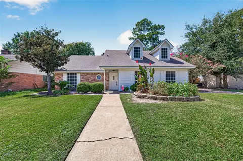 8215 Schaffer Ln, Houston, TX 77070