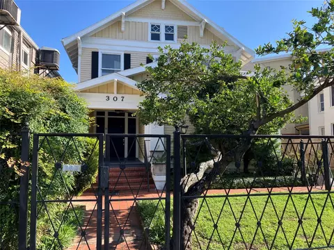 307 Stratford St #8, Houston, TX 77006