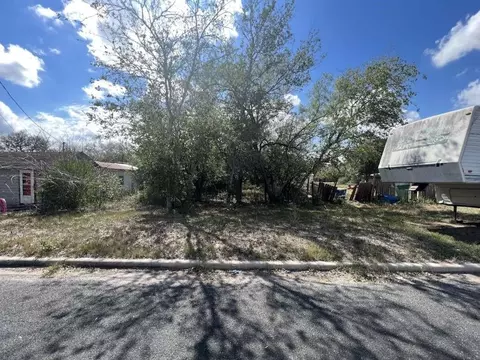 800 Carter St, Beeville, TX 78102 photo 4