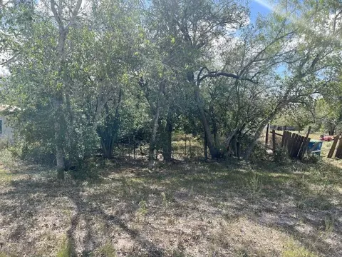 800 Carter St, Beeville, TX 78102 photo 3