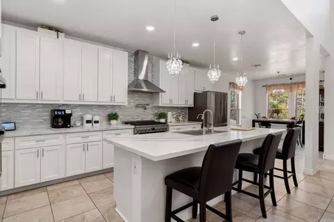 Kitchen - 2007 Brookmont Dr, Conroe, TX 77301 photo 4 of 5