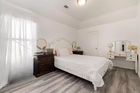 Bedroom - 2007 Brookmont Dr, Conroe, TX 77301 photo 5 of 5