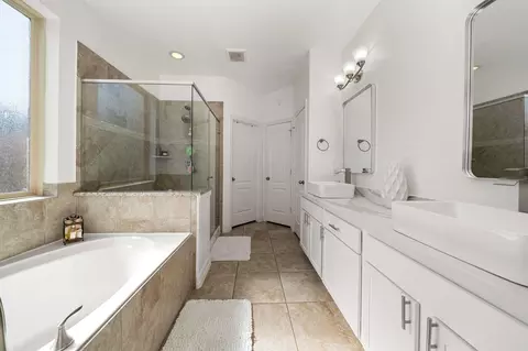 Bath - 2007 Brookmont Dr, Conroe, TX 77301 photo 1 of 5