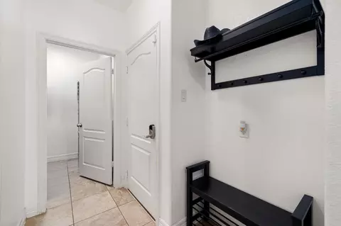 Entry Way - 2007 Brookmont Dr, Conroe, TX 77301 photo 5 of 9