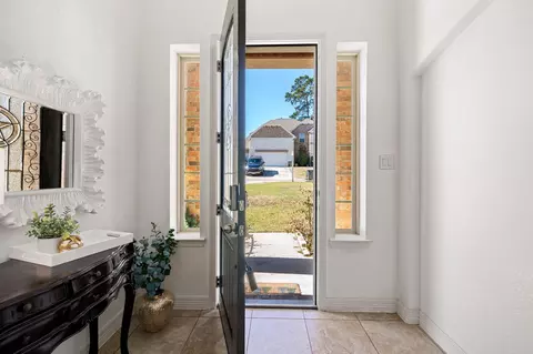 Entry Way - 2007 Brookmont Dr, Conroe, TX 77301 photo 1 of 9
