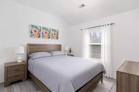 Bedroom - 2007 Brookmont Dr, Conroe, TX 77301 photo 3 of 5