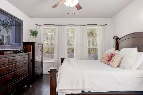 Bedroom - 2007 Brookmont Dr, Conroe, TX 77301 photo 2 of 5