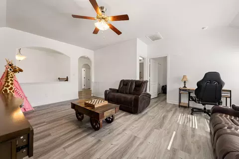 Entry Way - 2007 Brookmont Dr, Conroe, TX 77301 photo 9 of 9