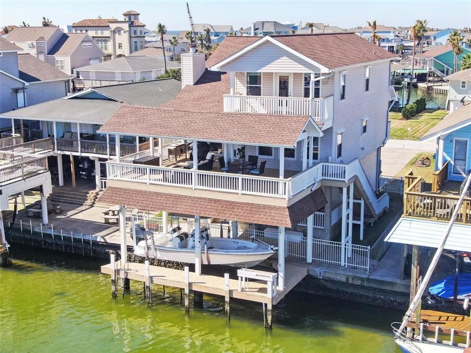 206 Bora Bora Dr, Tiki Island, TX 77554 42 Photos MLS 15580782