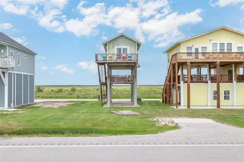 2433 Audubon Ave, Gilchrist, TX 77617