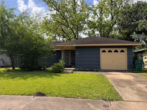 1220 Fresa Rd, Pasadena, TX 77502